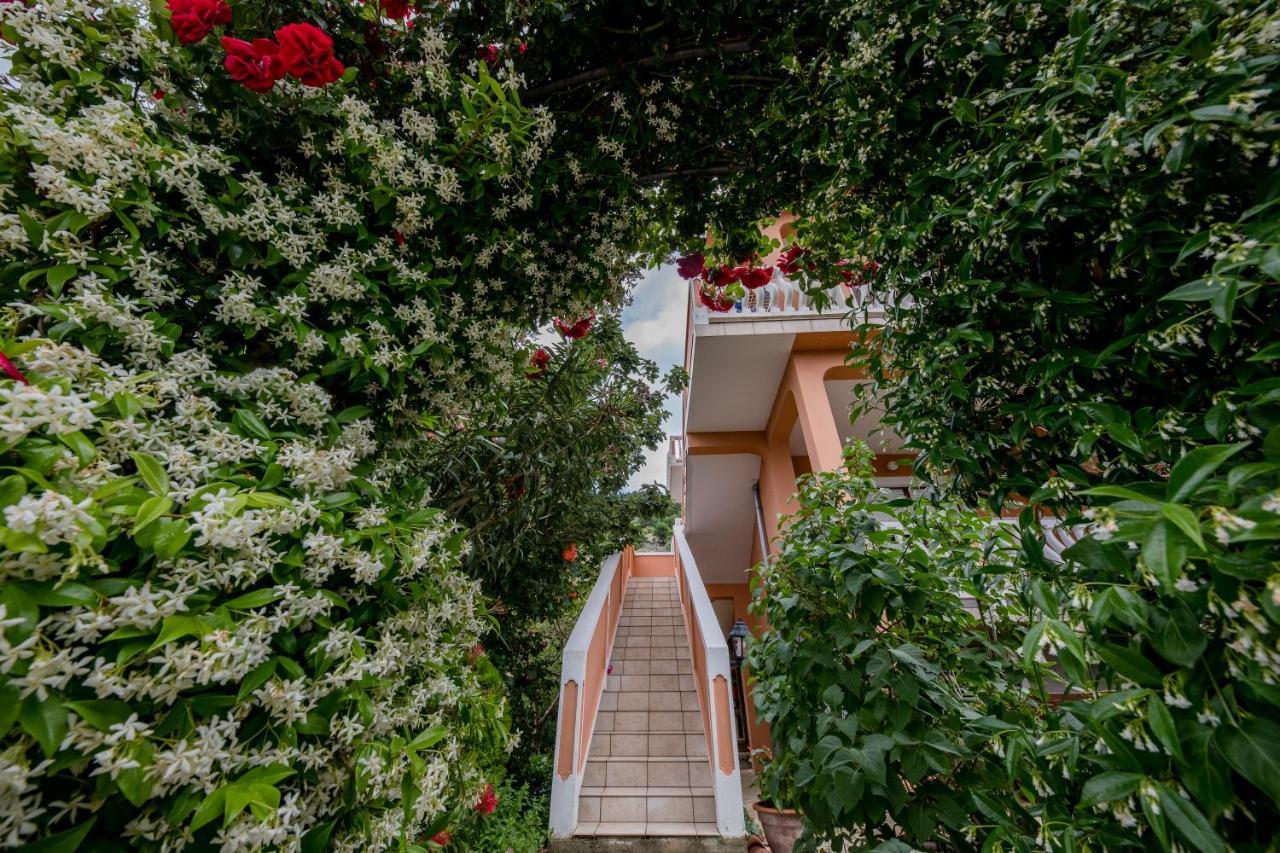 Apartments Scerbe 3103 Mundanije Екстериор снимка